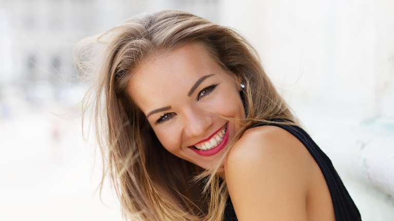 blonde woman with red lipstick | tooth extractions medina